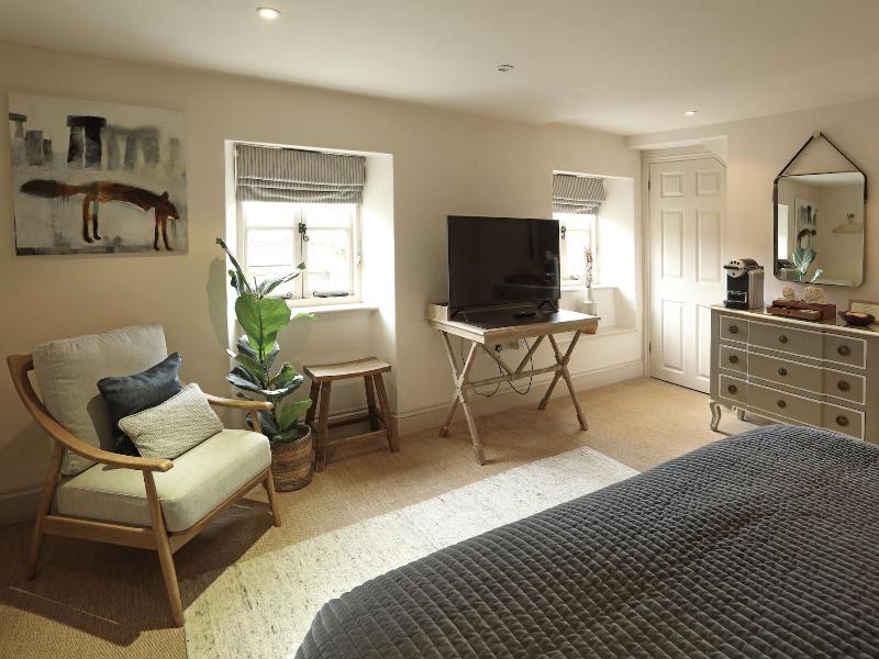 The Feathered Nest Country Inn image
