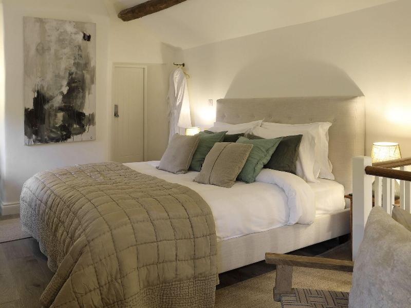 The Feathered Nest Country Inn image