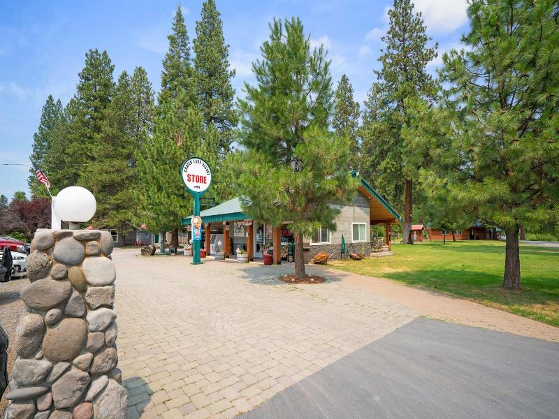 Crater Lake Resort