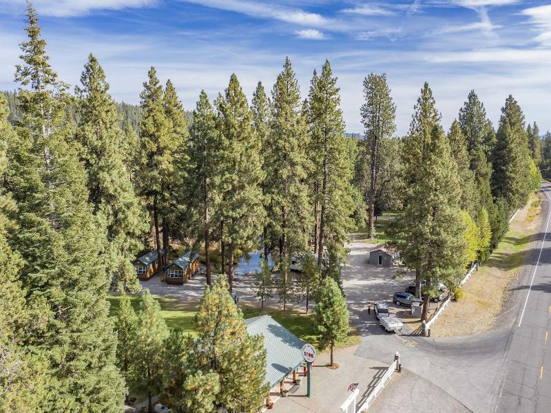 Crater Lake Resort