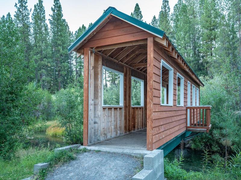 Crater Lake Resort