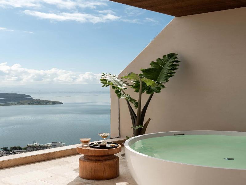 DOUBLE DELUXE SEA VIEW