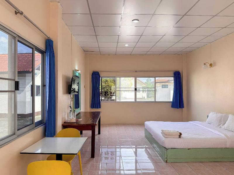Chumphon Park Resort image