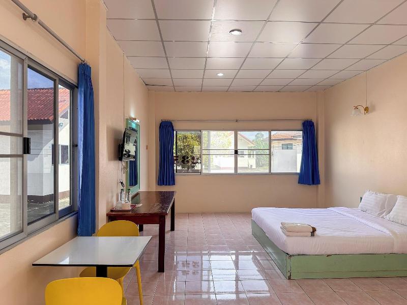 Chumphon Park Resort image