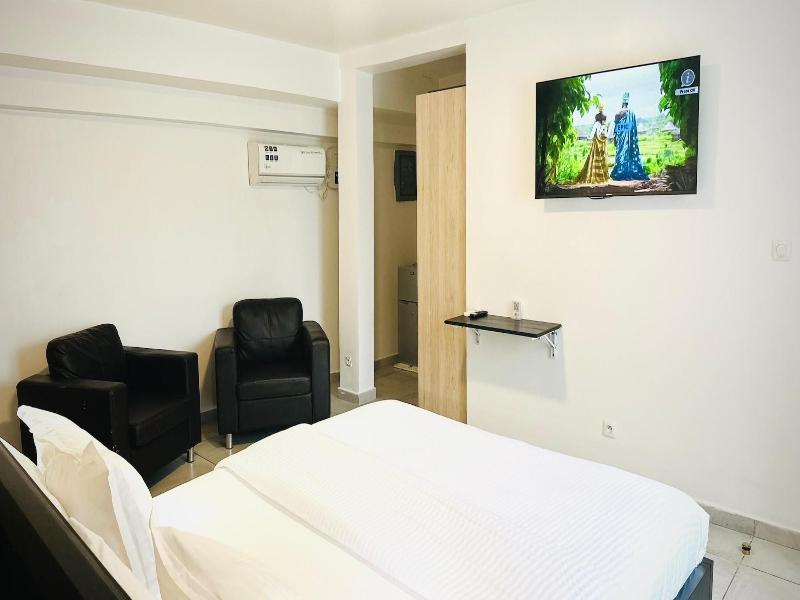 Softhotel Douala image