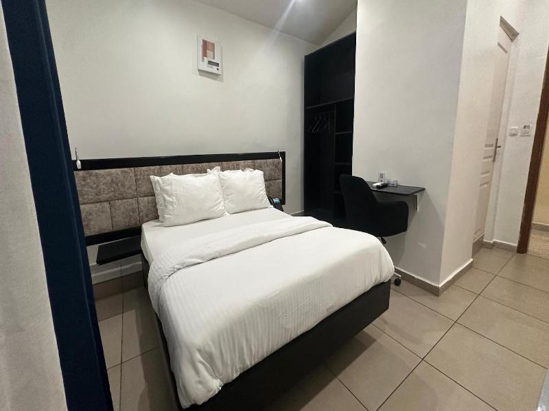 Softhotel Douala image