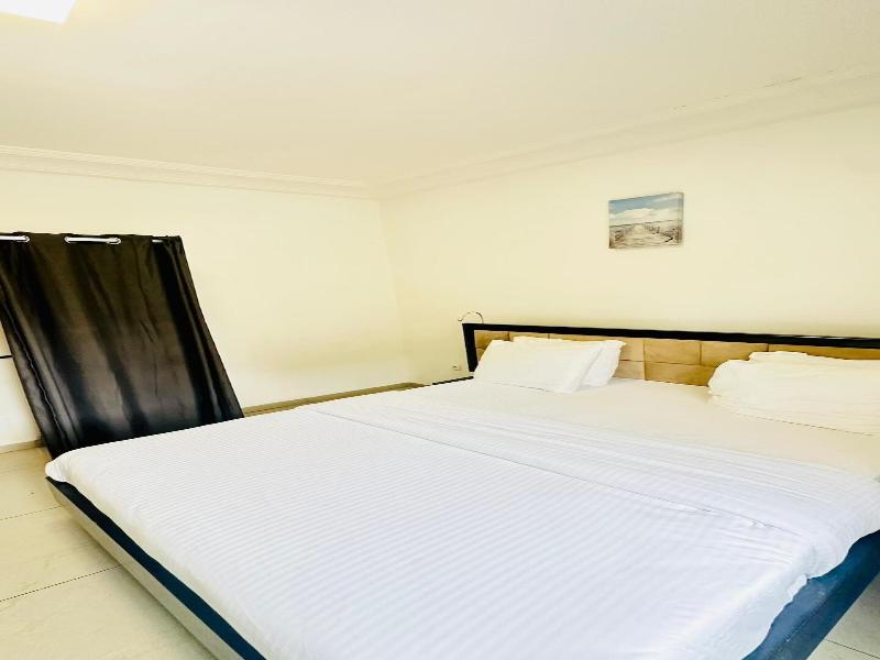 Softhotel Douala image