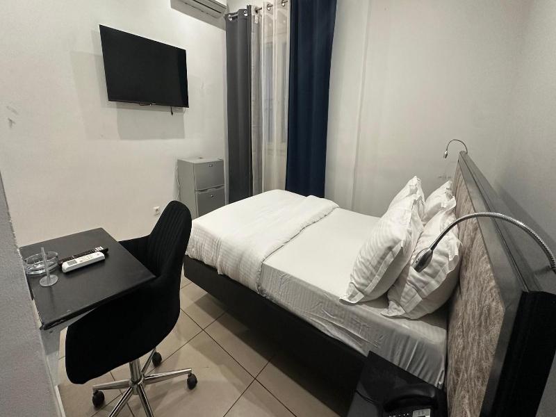 Softhotel Douala image
