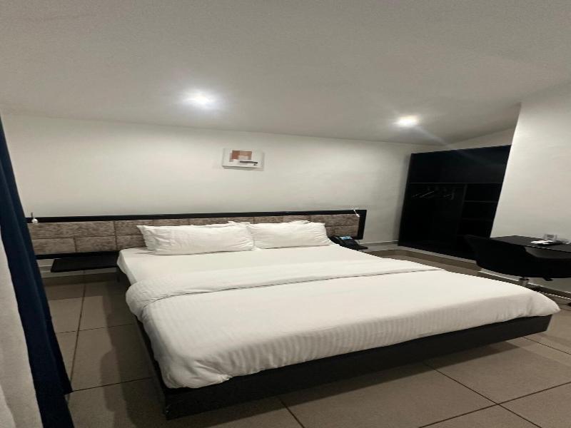 Softhotel Douala image