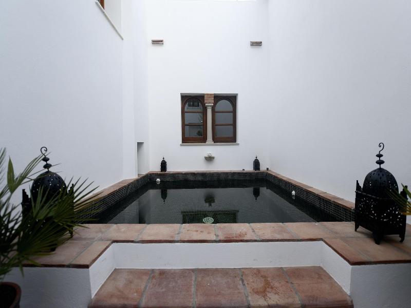 Apartasuites Alberca image