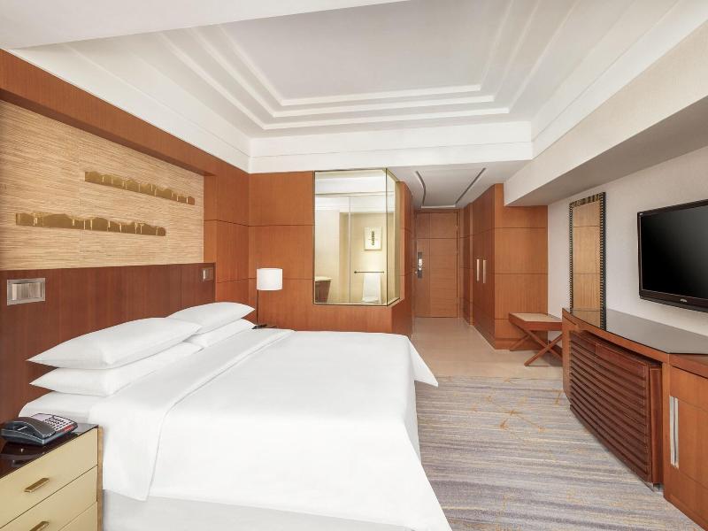 DOUBLE CITY VIEW KING BED — photo 5