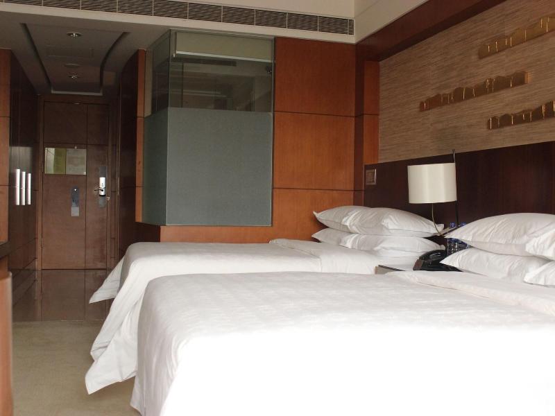 QUADRUPLE CITY VIEW TWO DOUBLE BEDS — photo 5