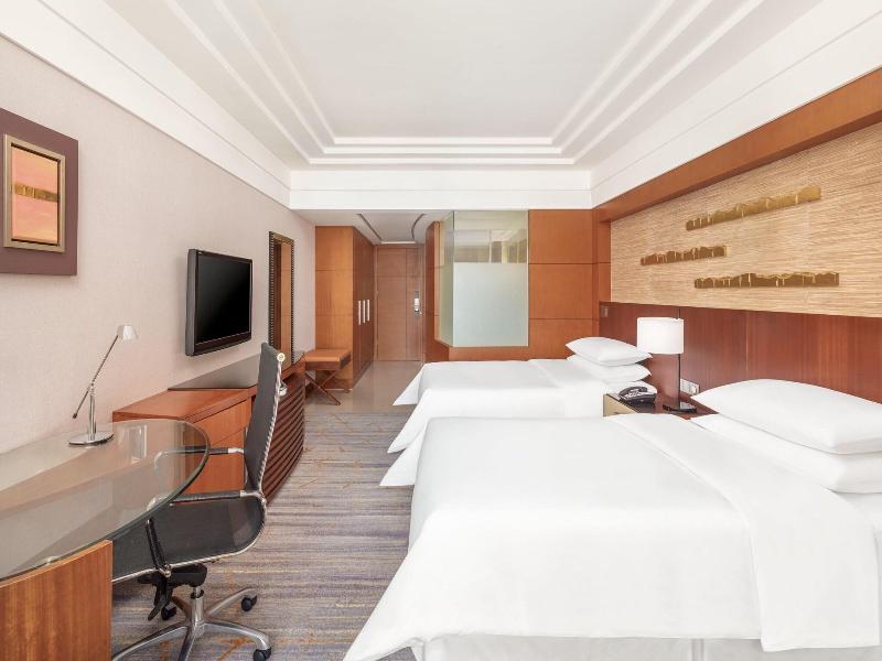 QUADRUPLE CITY VIEW TWO DOUBLE BEDS — photo 4