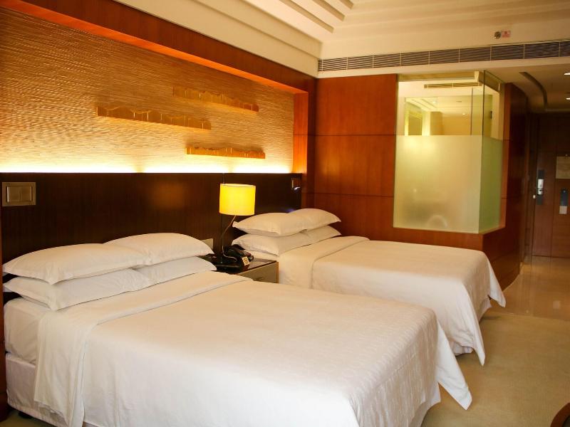 QUADRUPLE CITY VIEW TWO DOUBLE BEDS