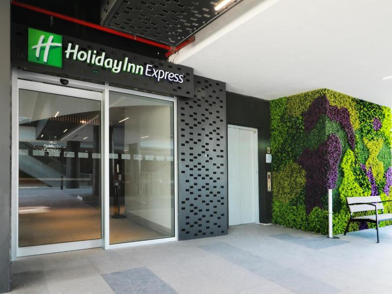 Holiday Inn Express Monterrey Fundidora By Ihg image