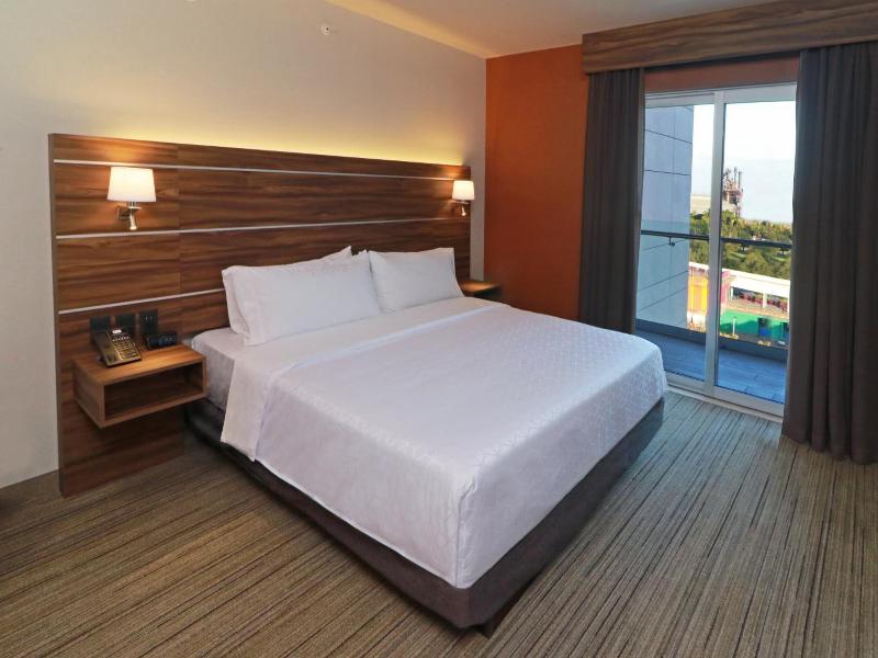 Holiday Inn Express Monterrey Fundidora By Ihg image
