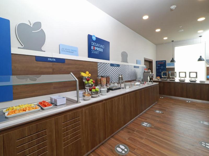 Holiday Inn Express Monterrey Fundidora By Ihg image
