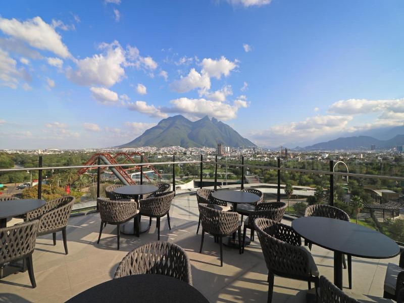 Holiday Inn Express Monterrey Fundidora By Ihg image