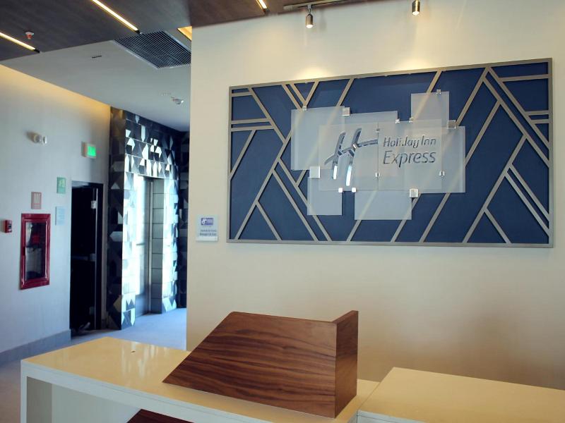 Holiday Inn Express Monterrey Fundidora By Ihg image