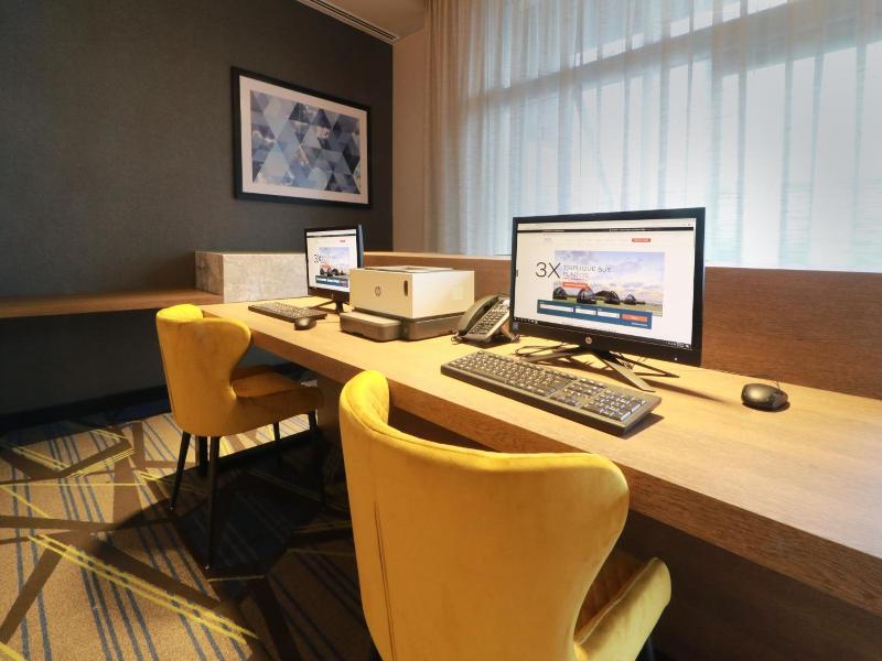 Holiday Inn Express Monterrey Fundidora By Ihg image