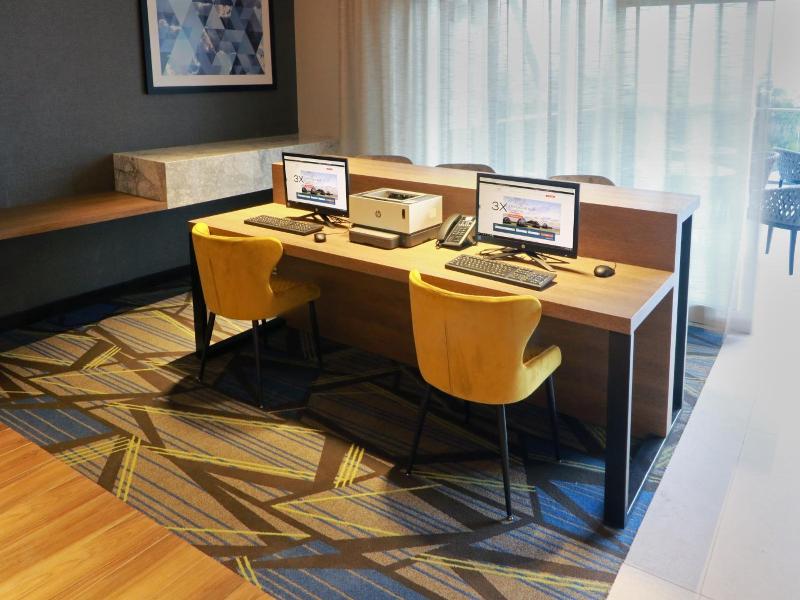 Holiday Inn Express Monterrey Fundidora By Ihg image