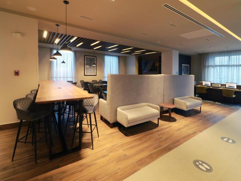 Holiday Inn Express Monterrey Fundidora By Ihg image