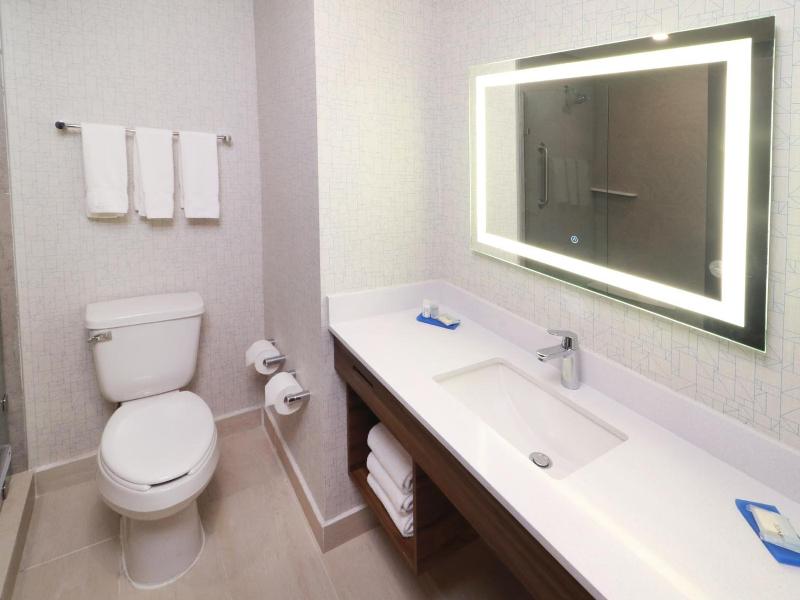 Holiday Inn Express Monterrey Fundidora By Ihg image