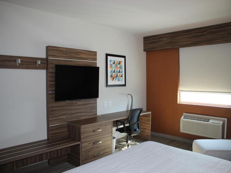 Holiday Inn Express Monterrey Fundidora By Ihg image
