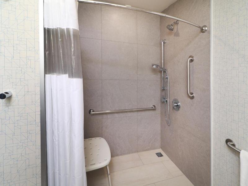 Holiday Inn Express Monterrey Fundidora By Ihg image