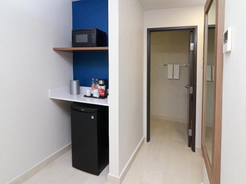 Holiday Inn Express Monterrey Fundidora By Ihg image