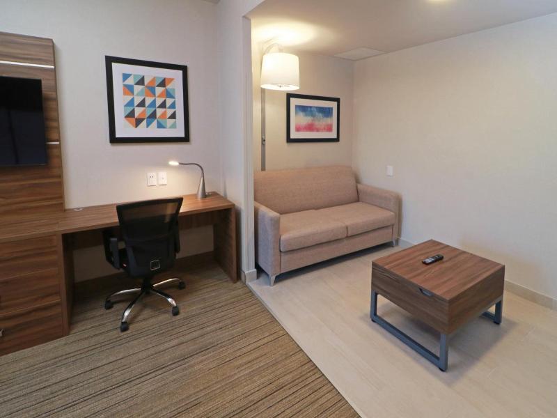 Holiday Inn Express Monterrey Fundidora By Ihg image