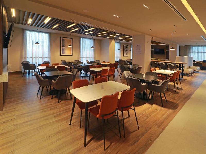 Holiday Inn Express Monterrey Fundidora By Ihg image