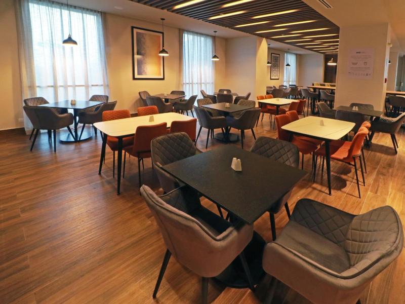 Holiday Inn Express Monterrey Fundidora By Ihg image