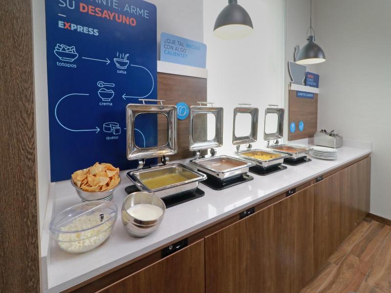 Holiday Inn Express Monterrey Fundidora By Ihg image