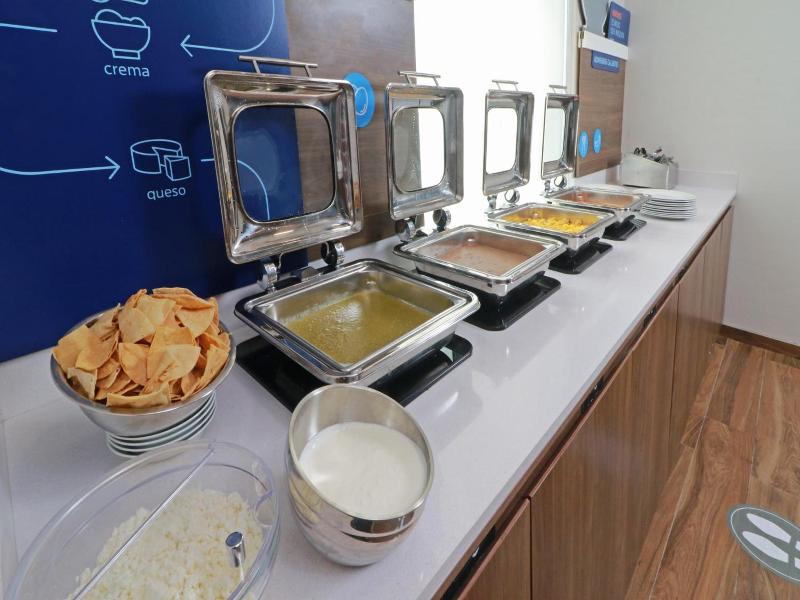Holiday Inn Express Monterrey Fundidora By Ihg image