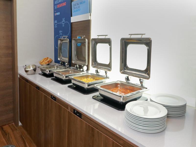 Holiday Inn Express Monterrey Fundidora By Ihg image