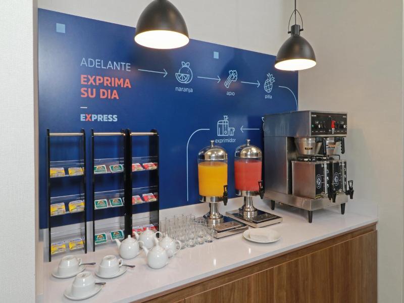 Holiday Inn Express Monterrey Fundidora By Ihg image