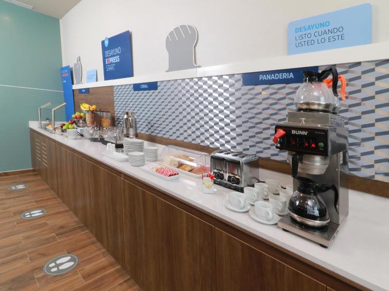 Holiday Inn Express Monterrey Fundidora By Ihg image
