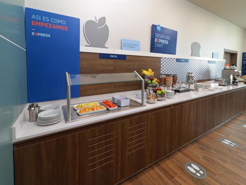 Holiday Inn Express Monterrey Fundidora By Ihg image