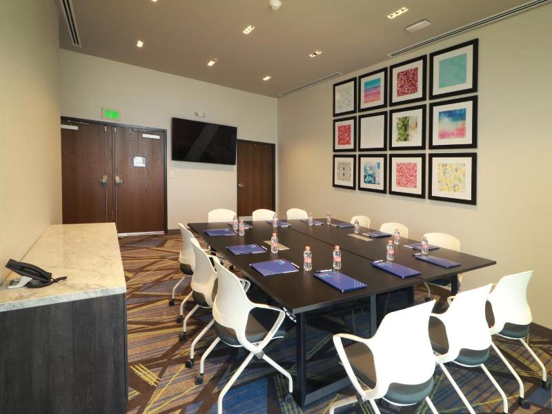 Holiday Inn Express Monterrey Fundidora By Ihg image