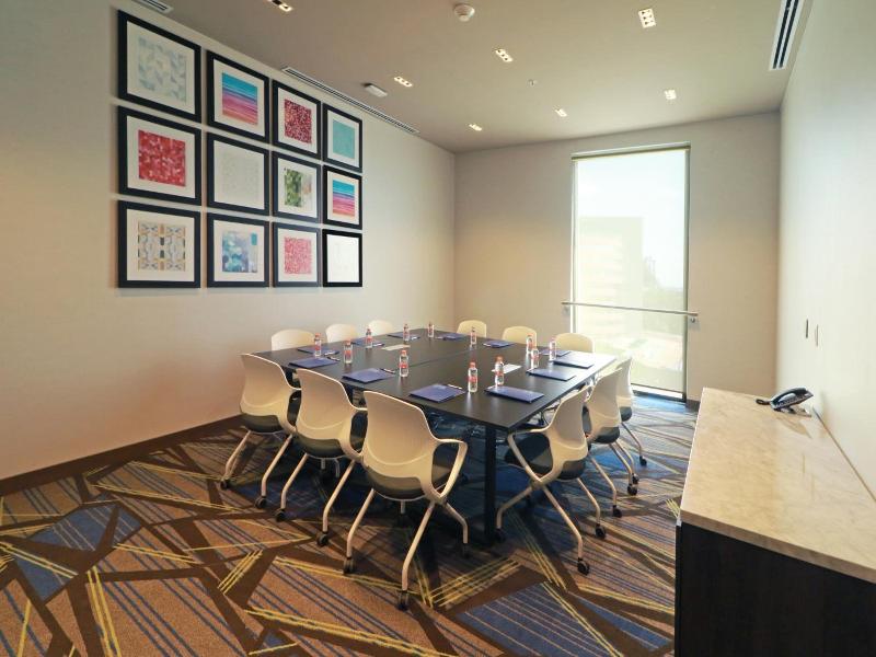 Holiday Inn Express Monterrey Fundidora By Ihg image