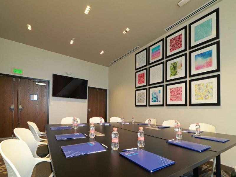 Holiday Inn Express Monterrey Fundidora By Ihg image