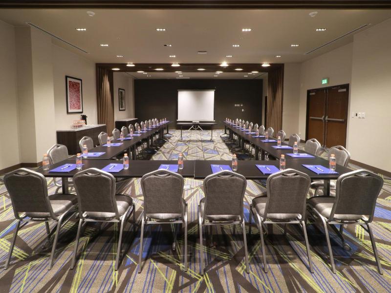 Holiday Inn Express Monterrey Fundidora By Ihg image