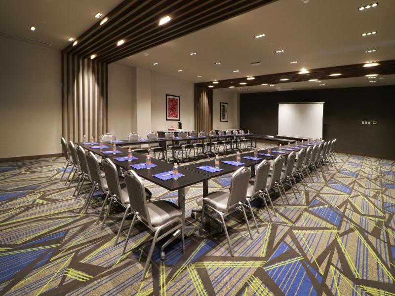 Holiday Inn Express Monterrey Fundidora By Ihg image