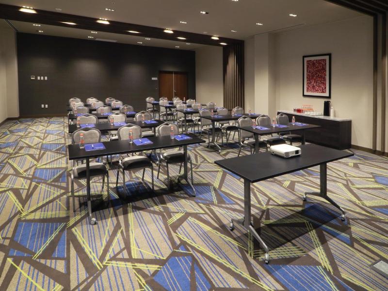 Holiday Inn Express Monterrey Fundidora By Ihg image