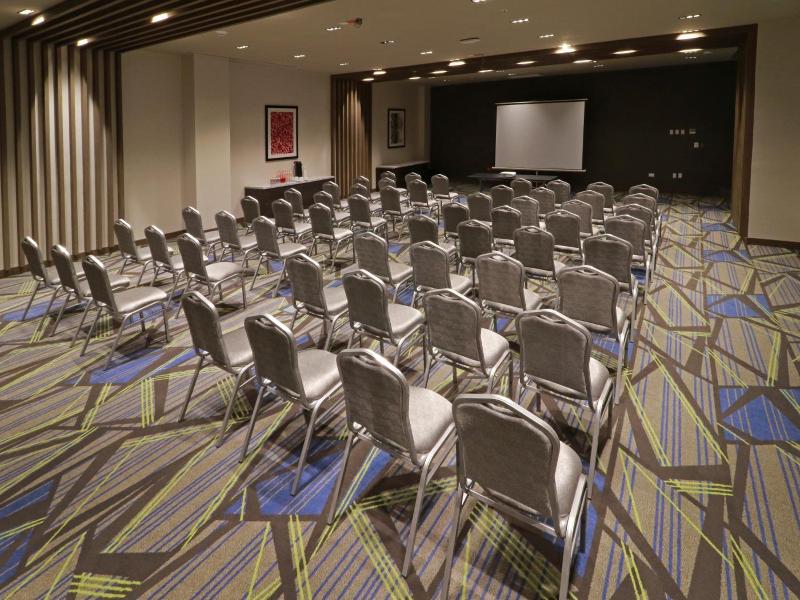 Holiday Inn Express Monterrey Fundidora By Ihg image