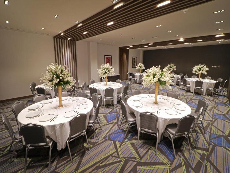 Holiday Inn Express Monterrey Fundidora By Ihg image