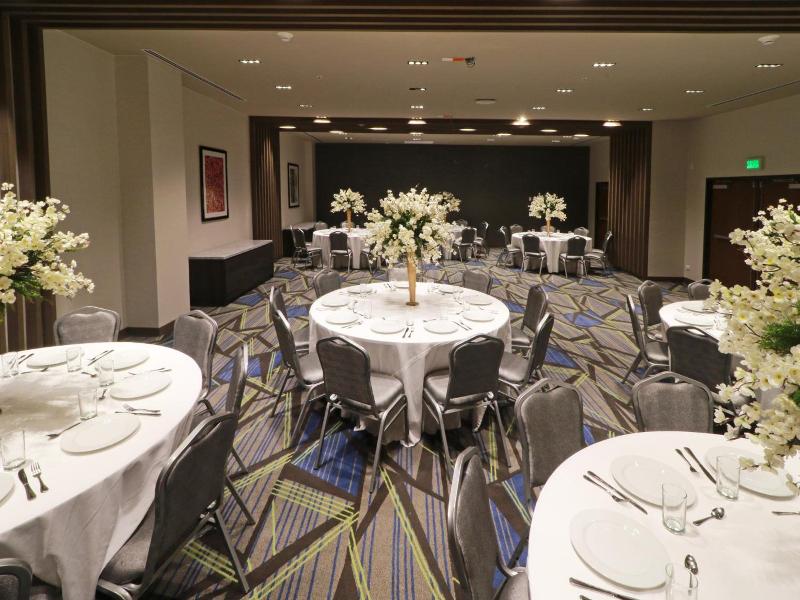 Holiday Inn Express Monterrey Fundidora By Ihg image