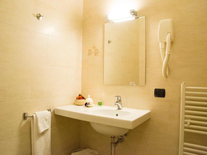 Lo Scoiattolo Piedmont Bike Hotel image