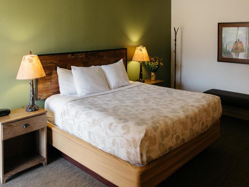 Brown County Inn image